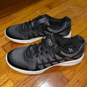 Fila Sneakers Shoes Black & White Memory Foam Sneakers Comfy Soft Size 10 Women